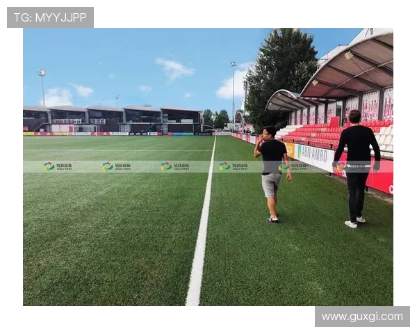 雨天草坪对足球直接任意球影响实测